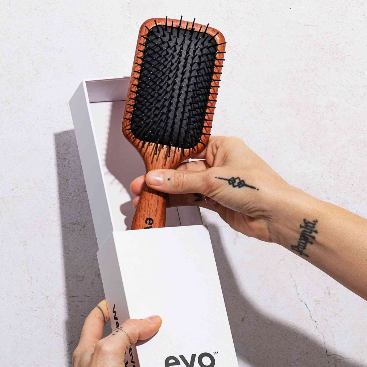 EVO Pete Ionic Paddle Brush - Hårbørste - JK-Shop