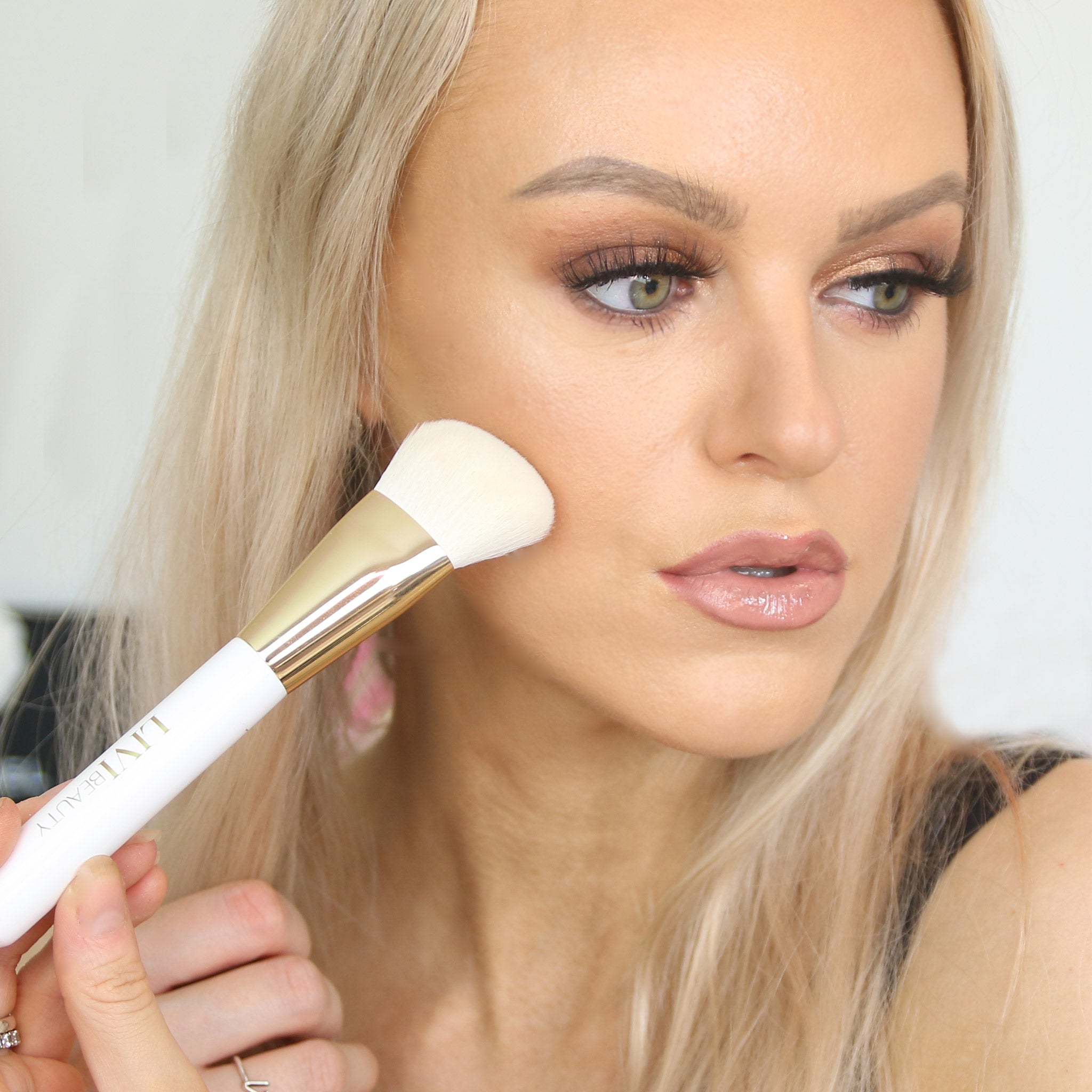 BRONZE ME UP BRUSH - Makeup Brushes - JK-Shop
