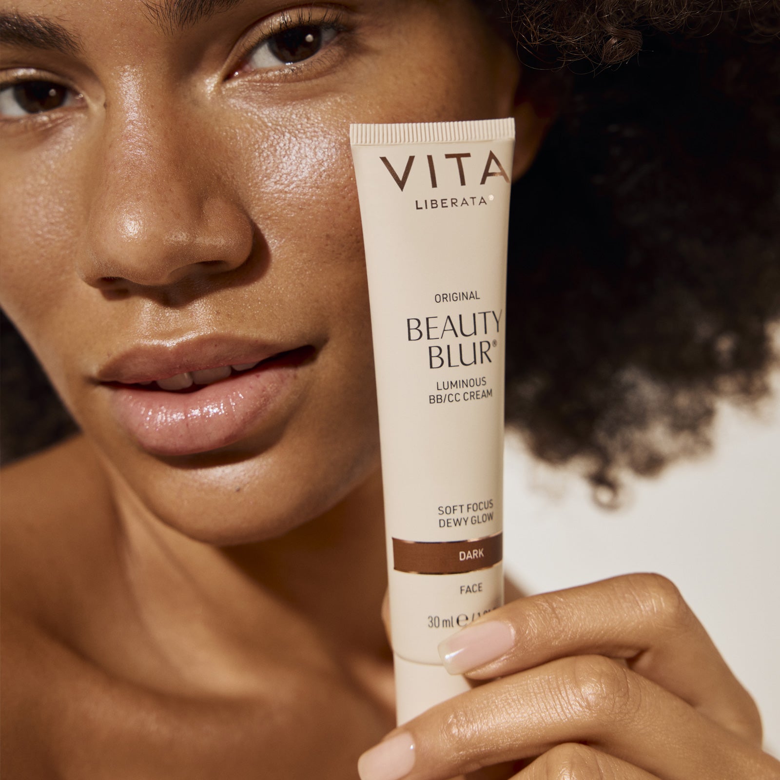 Vita Liberata, Beauty Blur Face-  Dark