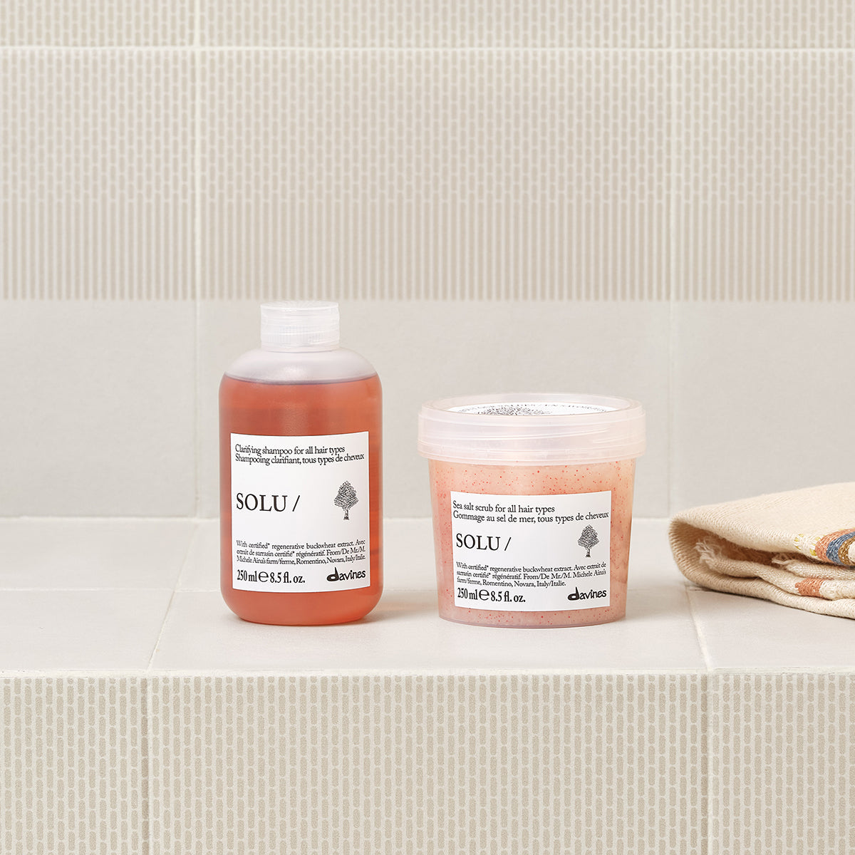 Davines Solu Sea Salt Scrub 250 ml fra Essential Haircare, stemningsbilde