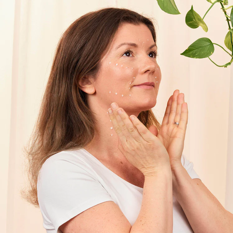 EVOLVE Age Defying Lifting Serum